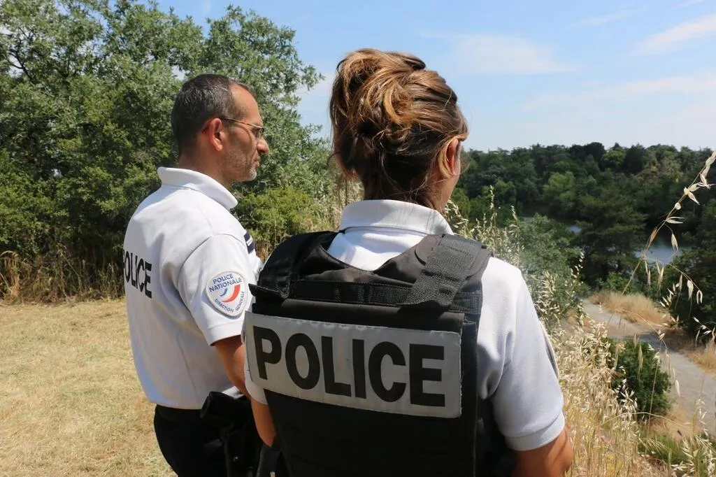 Lire la suite à propos de l’article Lorient : deux policiers sauvent un jeune homme de la noyade dans le Scorff