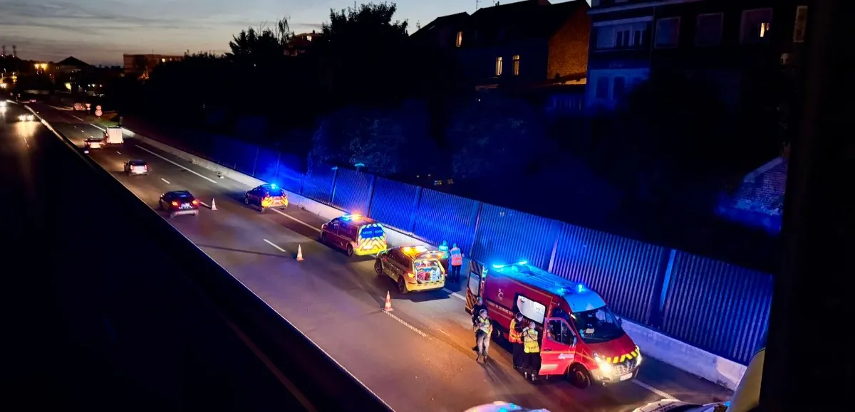 Lire la suite à propos de l’article Lens : Une jeune femme de 19 ans chute d’un pont sur l’A211, son pronostic vital est engagé.